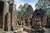 Ta Som temple - inside the first enclosure